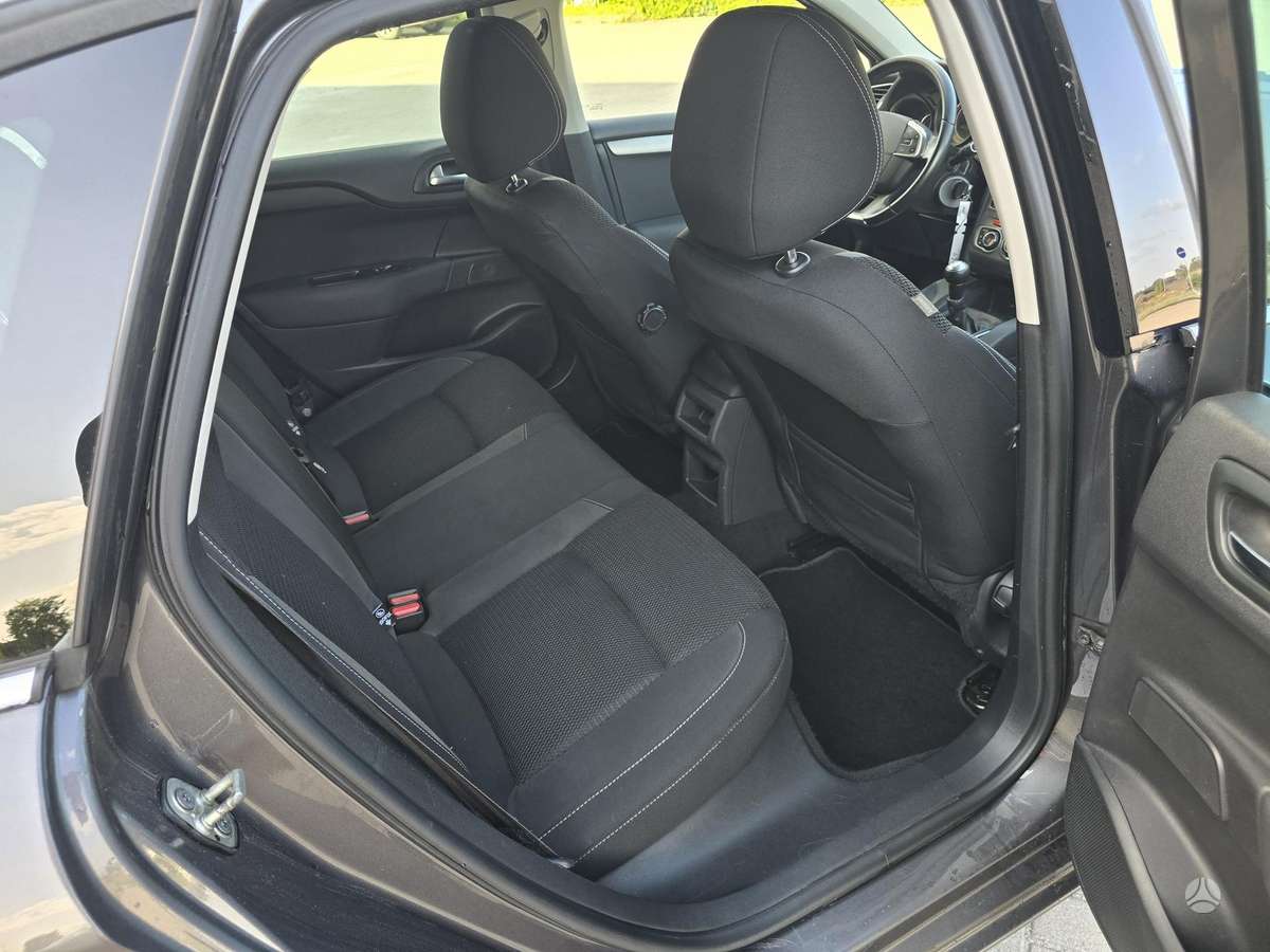 Citroen C4, 1.6 l., hatchback