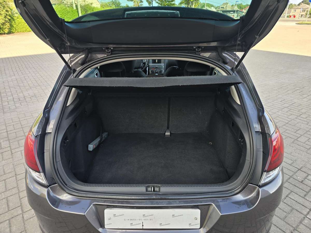 Citroen C4, 1.6 l., hatchback