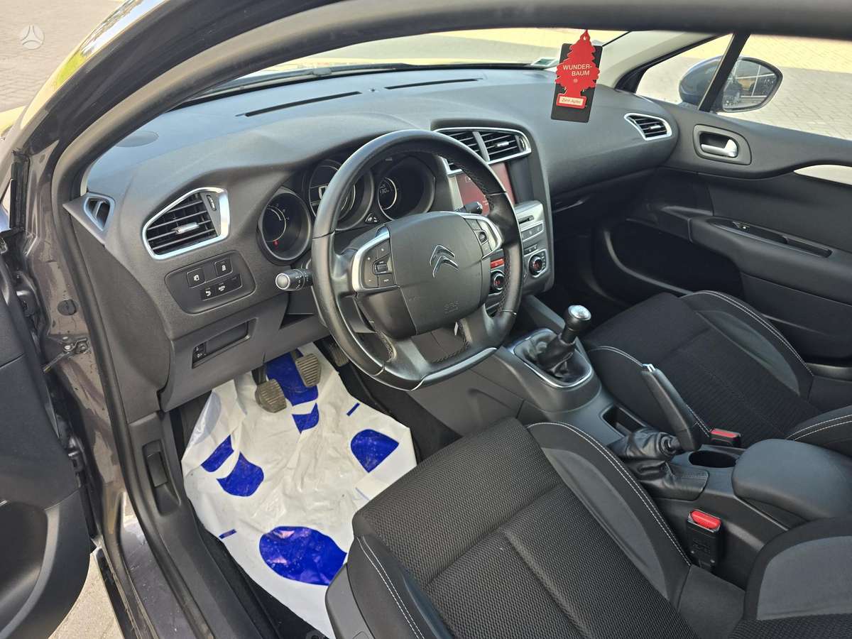 Citroen C4, 1.6 l., hatchback