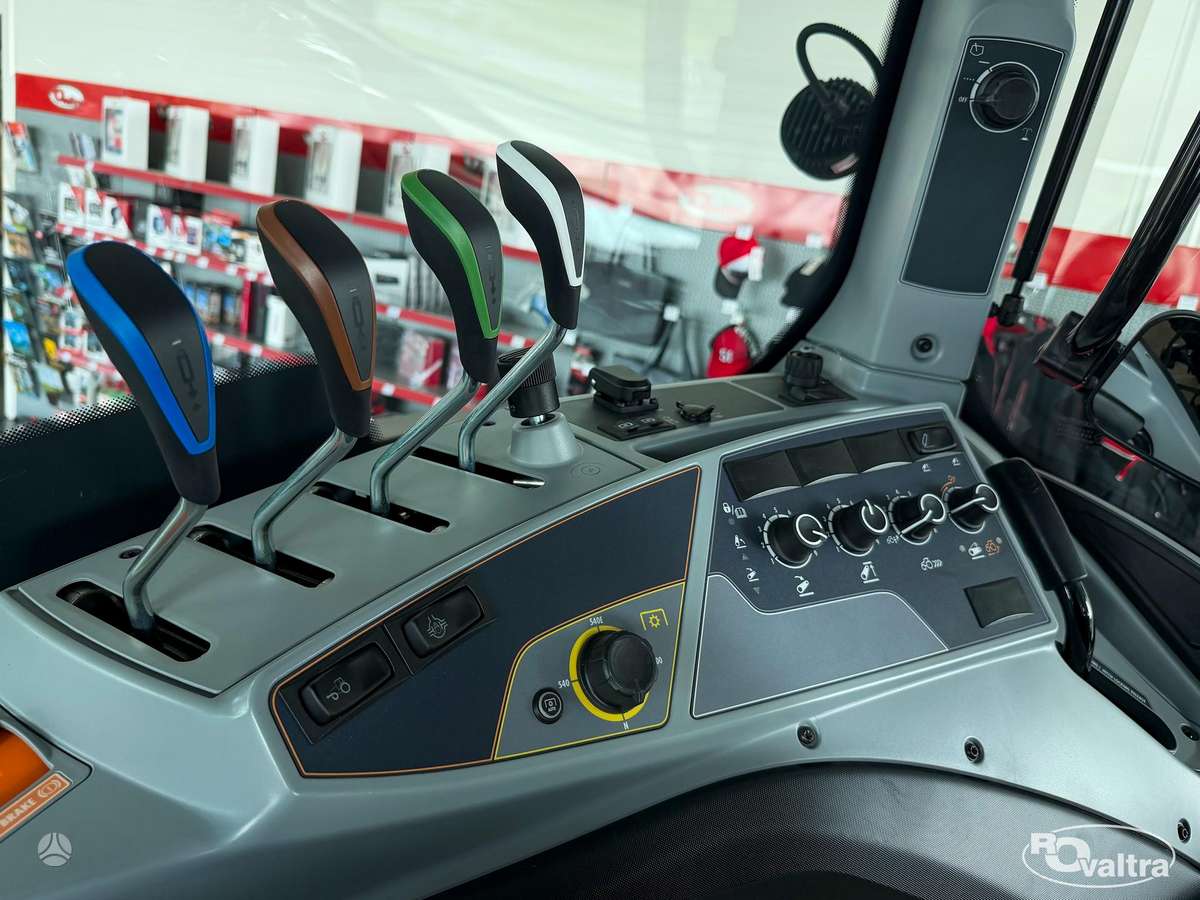 Valtra N155A, traktoriai
