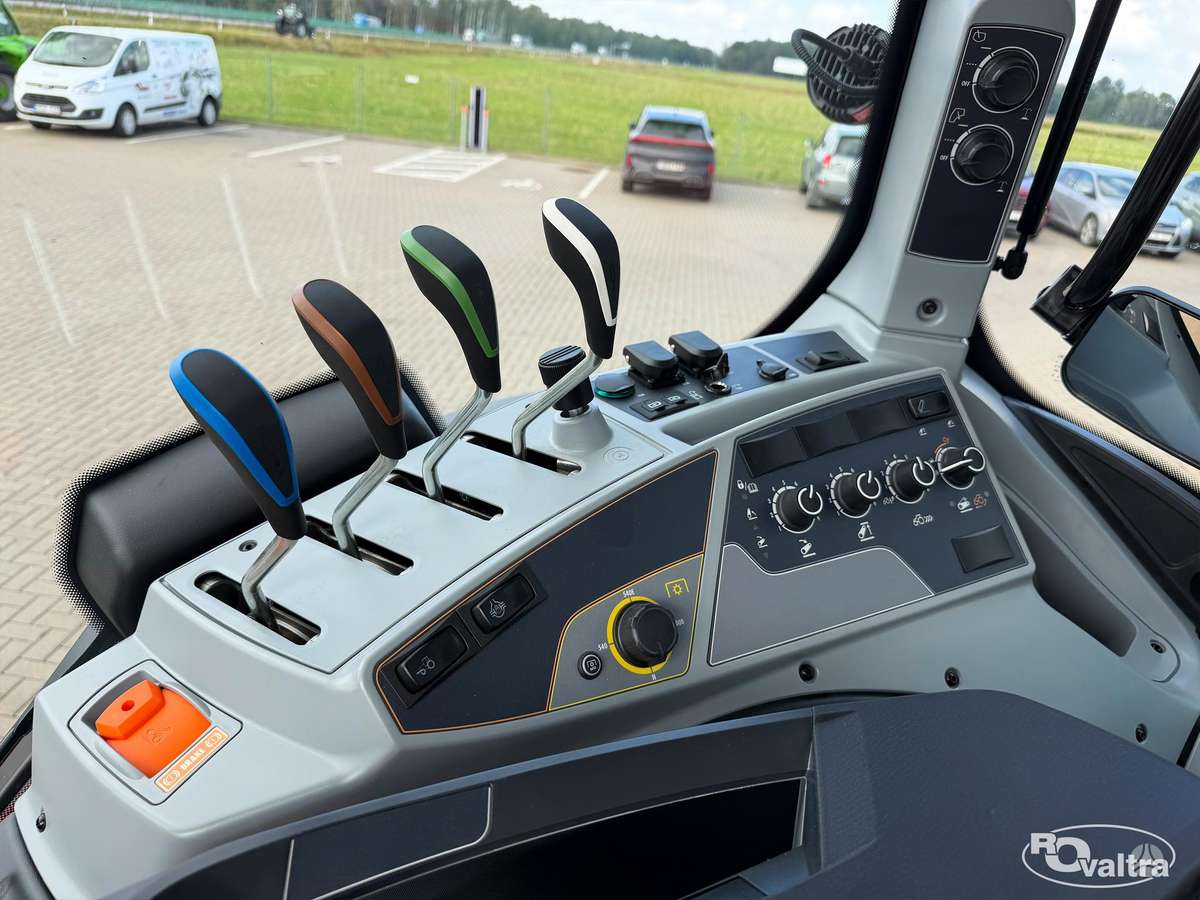 Valtra T175A, tractors