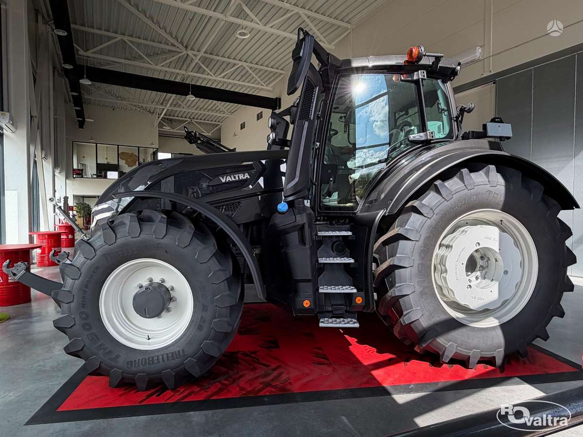 Valtra Q305, traktoriai