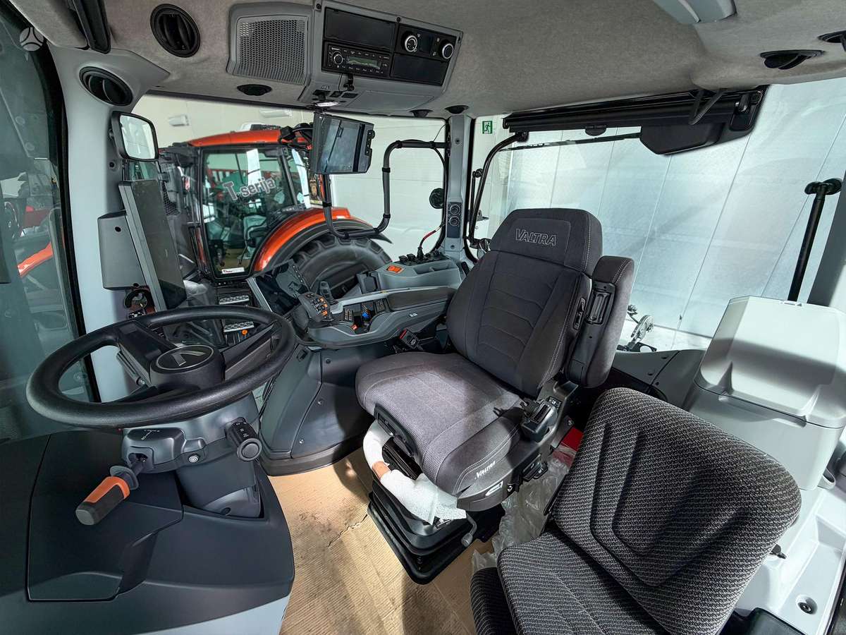 Valtra Q305, traktoriai