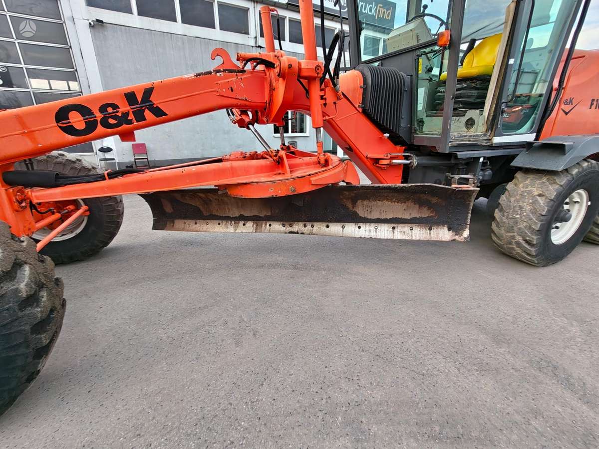 O&K F106.6, grader