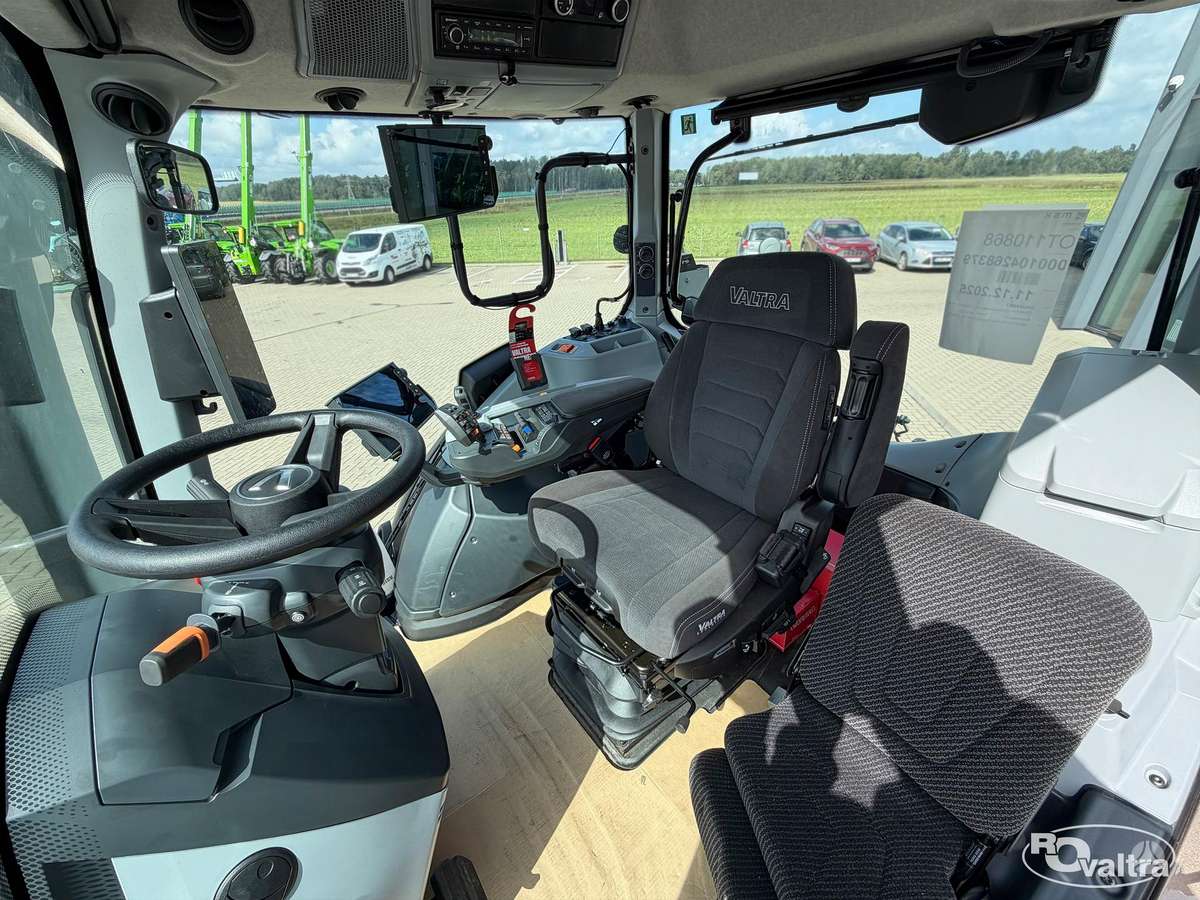 Valtra S416, tractors