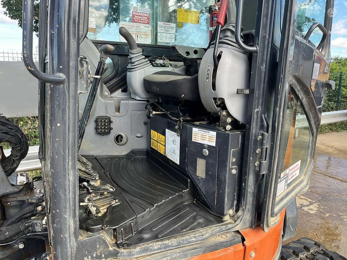 Hitachi ZX33U-6, mini excavator