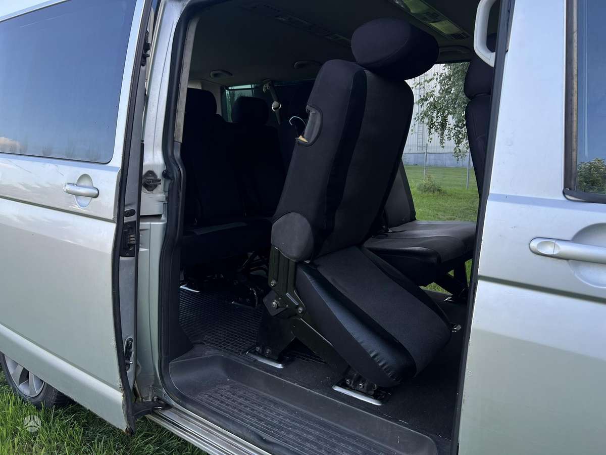 Volkswagen Caravelle - 9