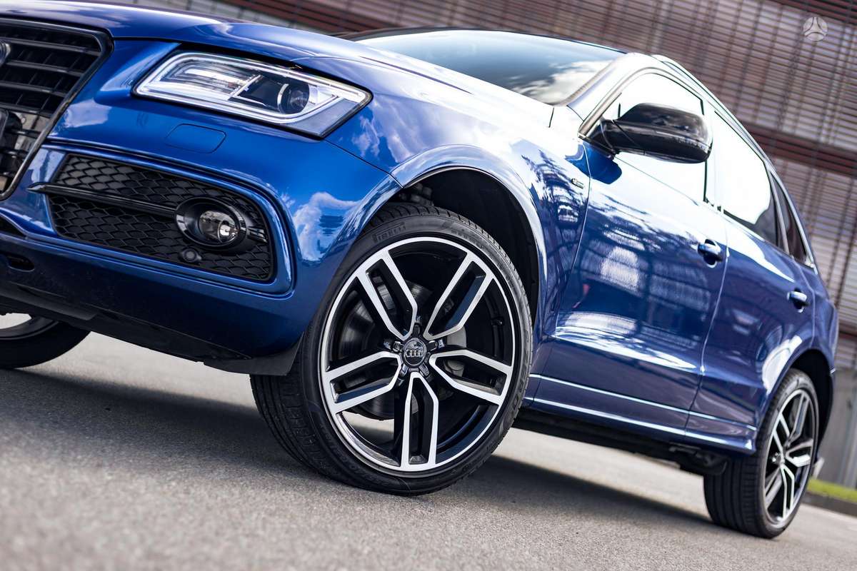 Audi Q5, 3.0 l., off-road / crossover