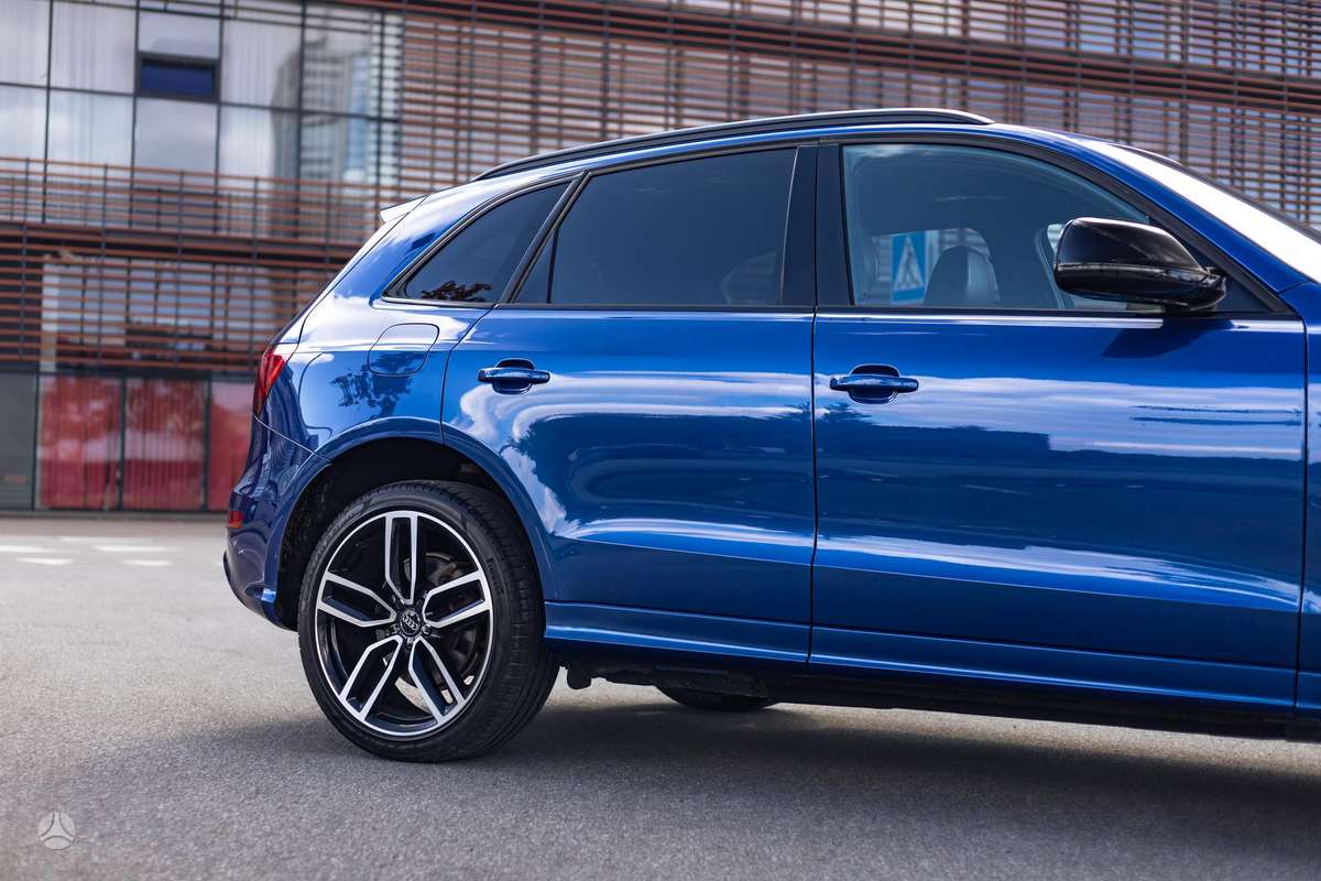 Audi Q5, 3.0 l., off-road / crossover