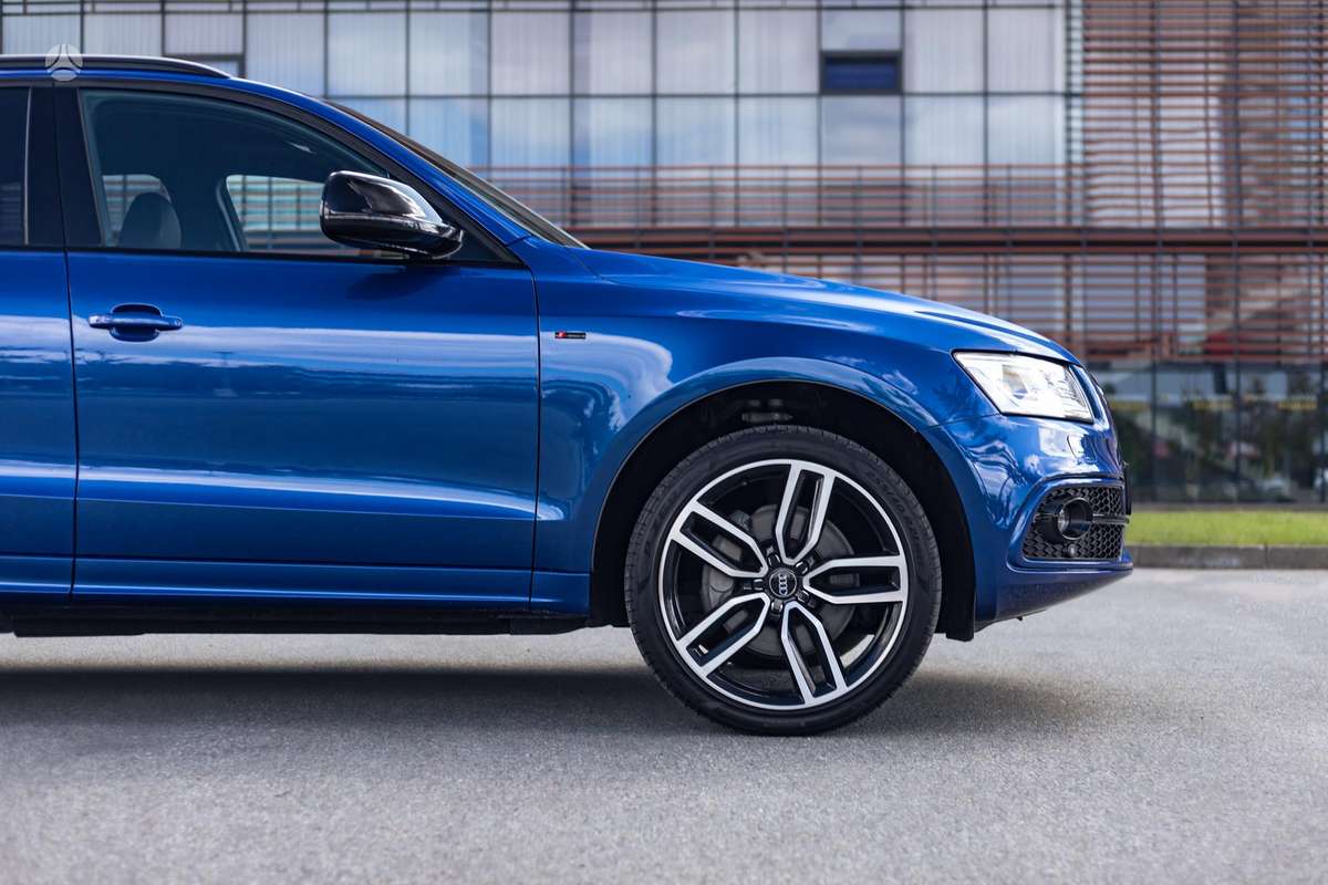 Audi Q5, 3.0 l., off-road / crossover