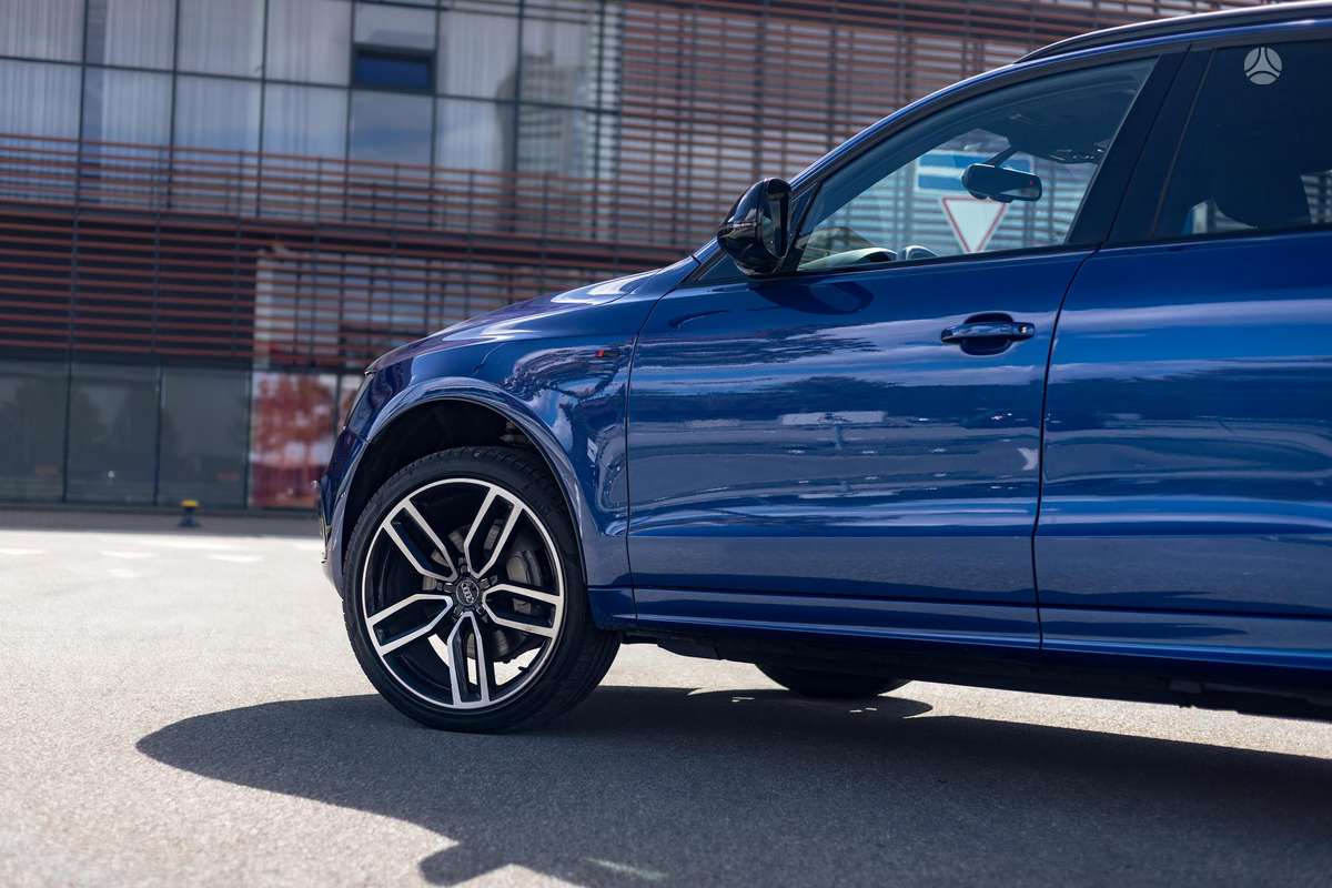 Audi Q5, 3.0 l., off-road / crossover