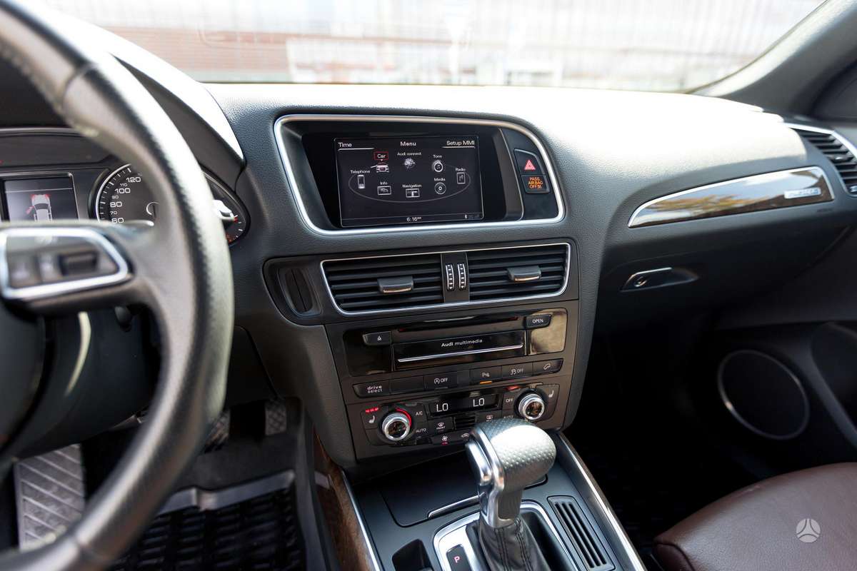 Audi Q5, 3.0 l., off-road / crossover