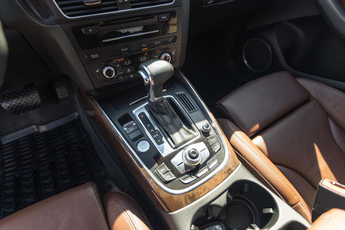 Audi Q5, 3.0 l., off-road / crossover