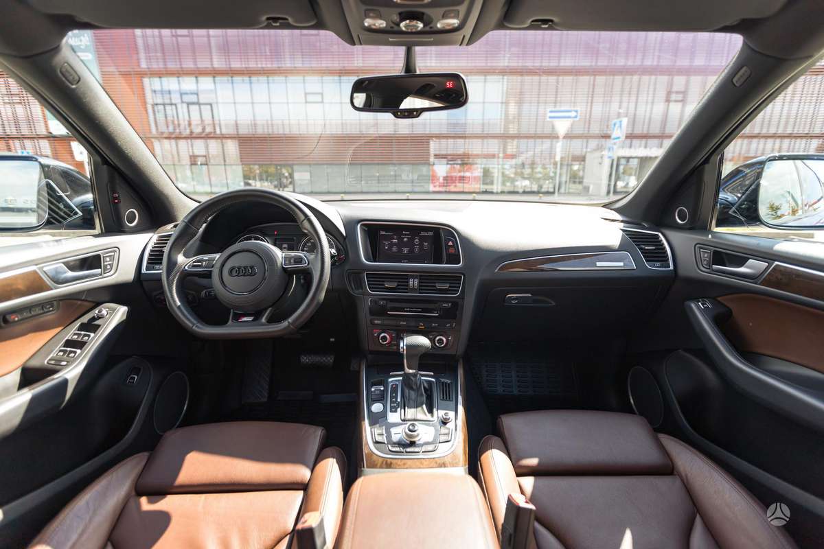 Audi Q5, 3.0 l., off-road / crossover