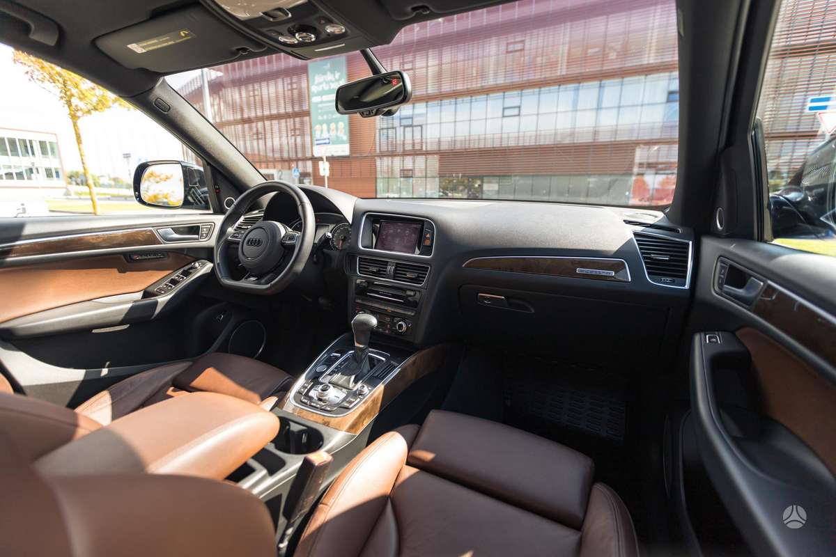 Audi Q5, 3.0 l., off-road / crossover