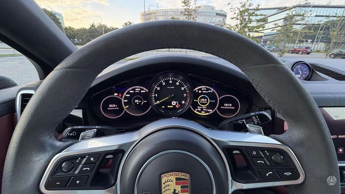 Porsche Cayenne Coupe - 7
