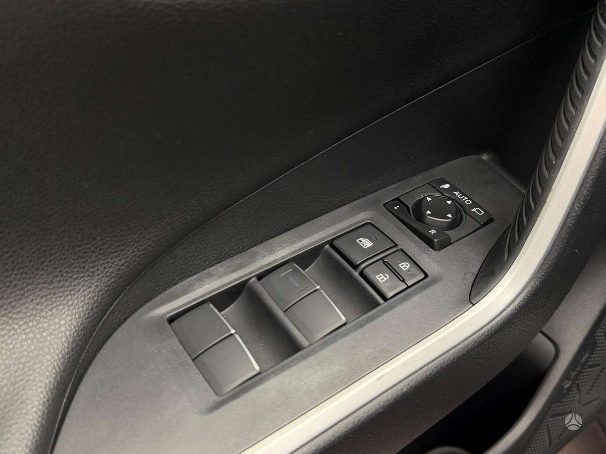Toyota RAV4 - 10