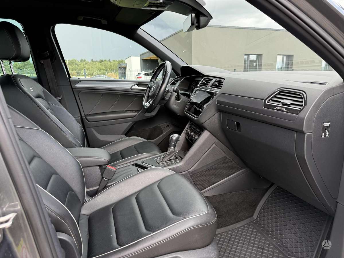 Volkswagen Tiguan - 11