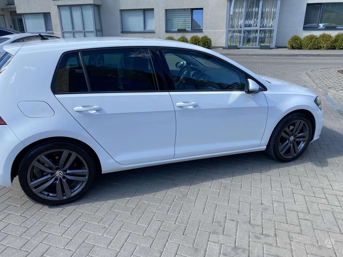 Volkswagen Golf - 2