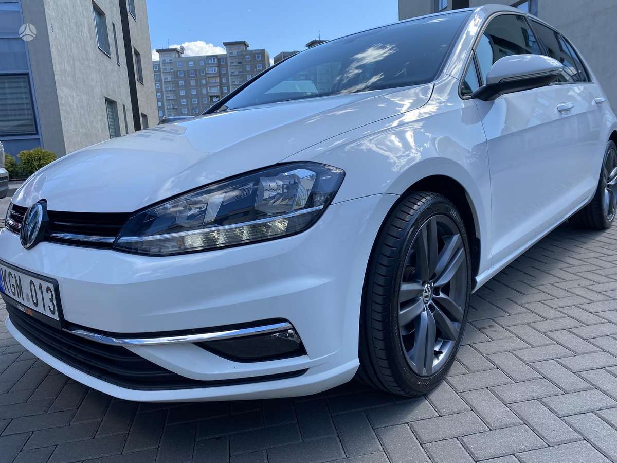 Volkswagen Golf - 1