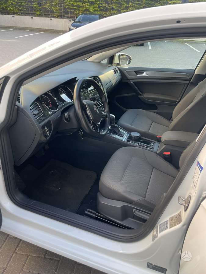 Volkswagen Golf - 9