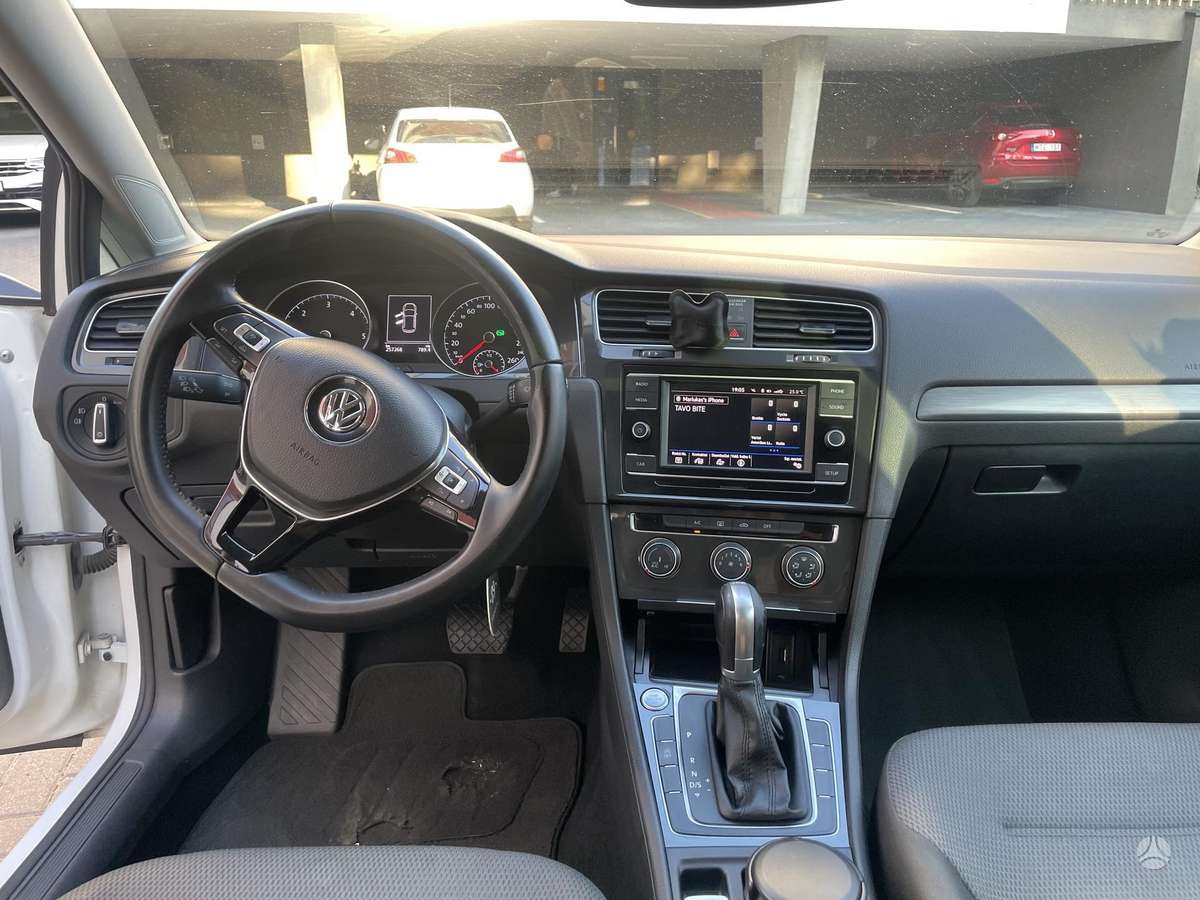 Volkswagen Golf - 10