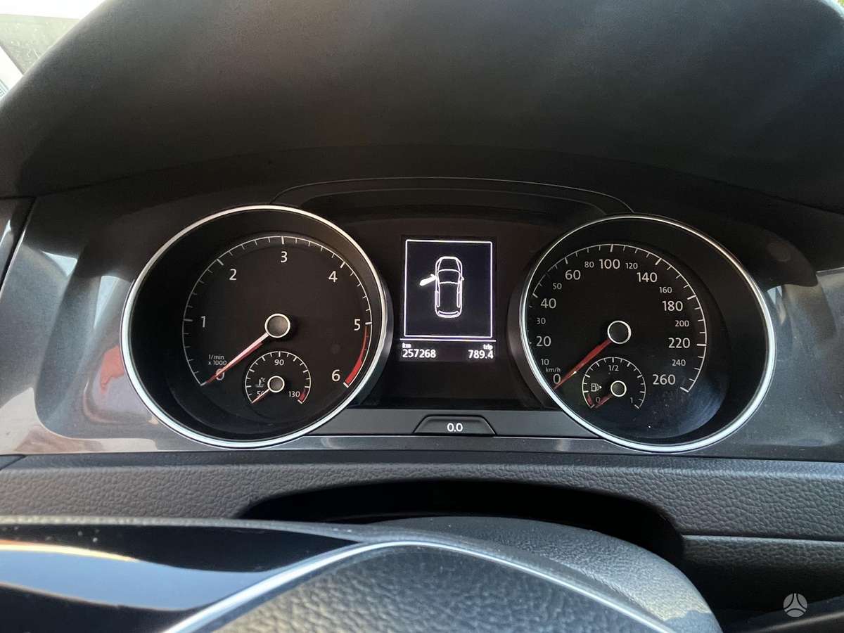 Volkswagen Golf - 11
