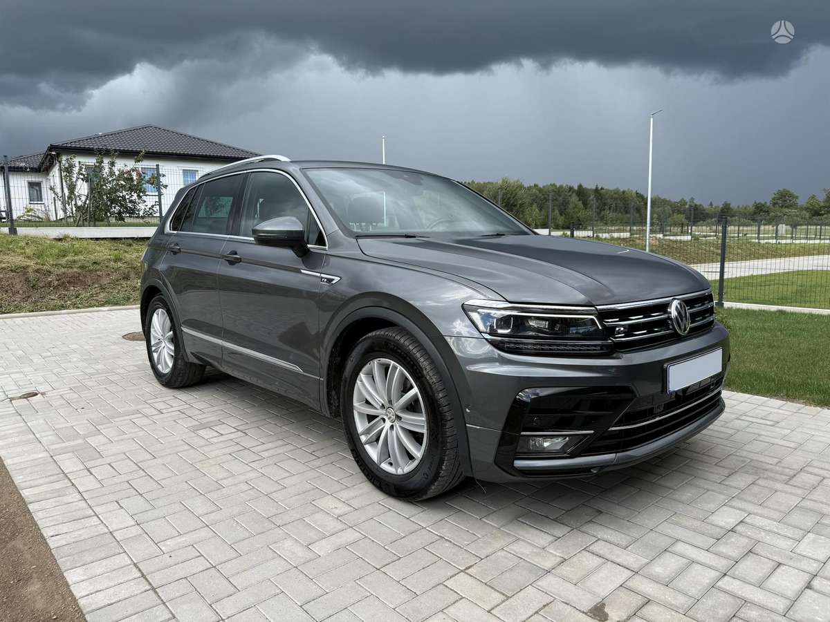 Volkswagen Tiguan - 1