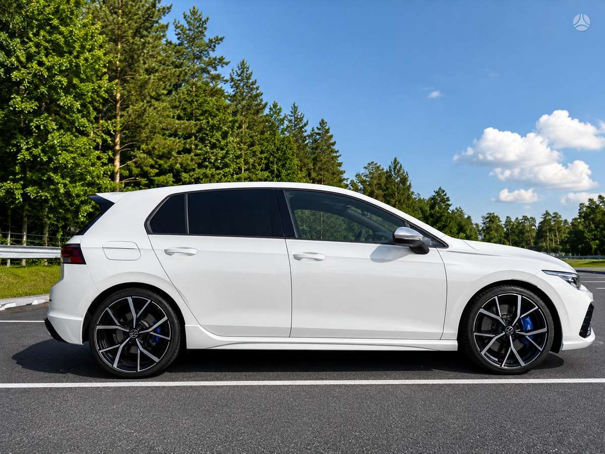 Volkswagen Golf - 1