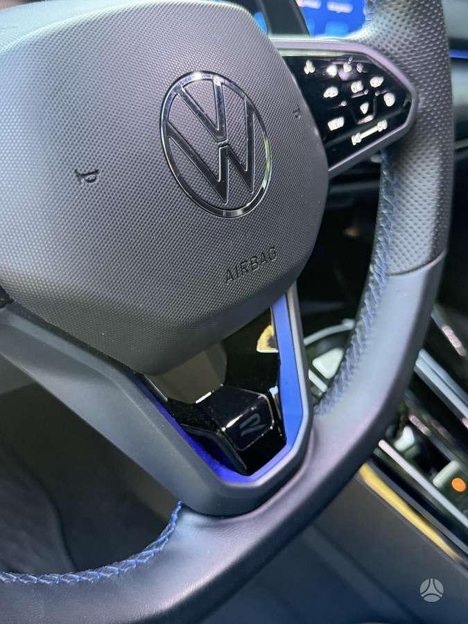 Volkswagen Golf - 8