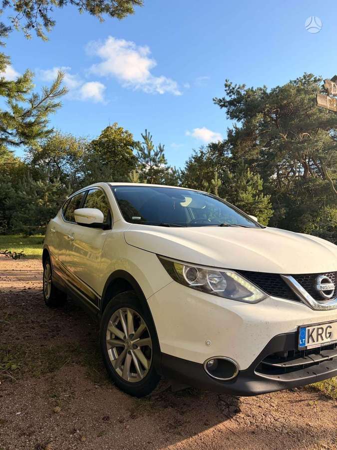 Nissan Qashqai 2014 — rear view