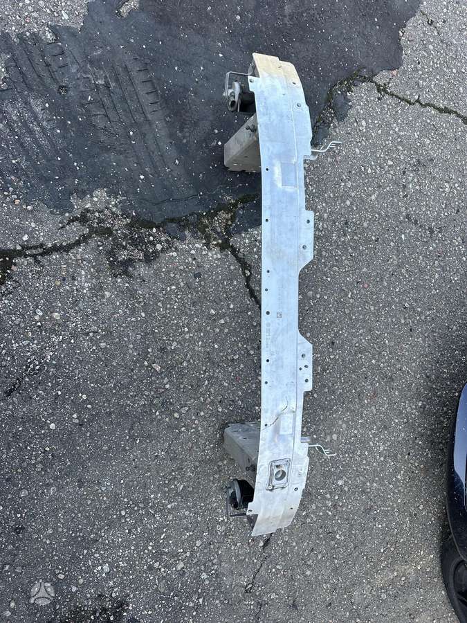 BMW X5 variklio aušinimo detalės