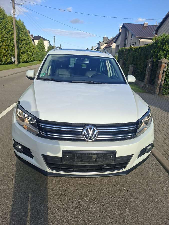 Volkswagen Tiguan - 1