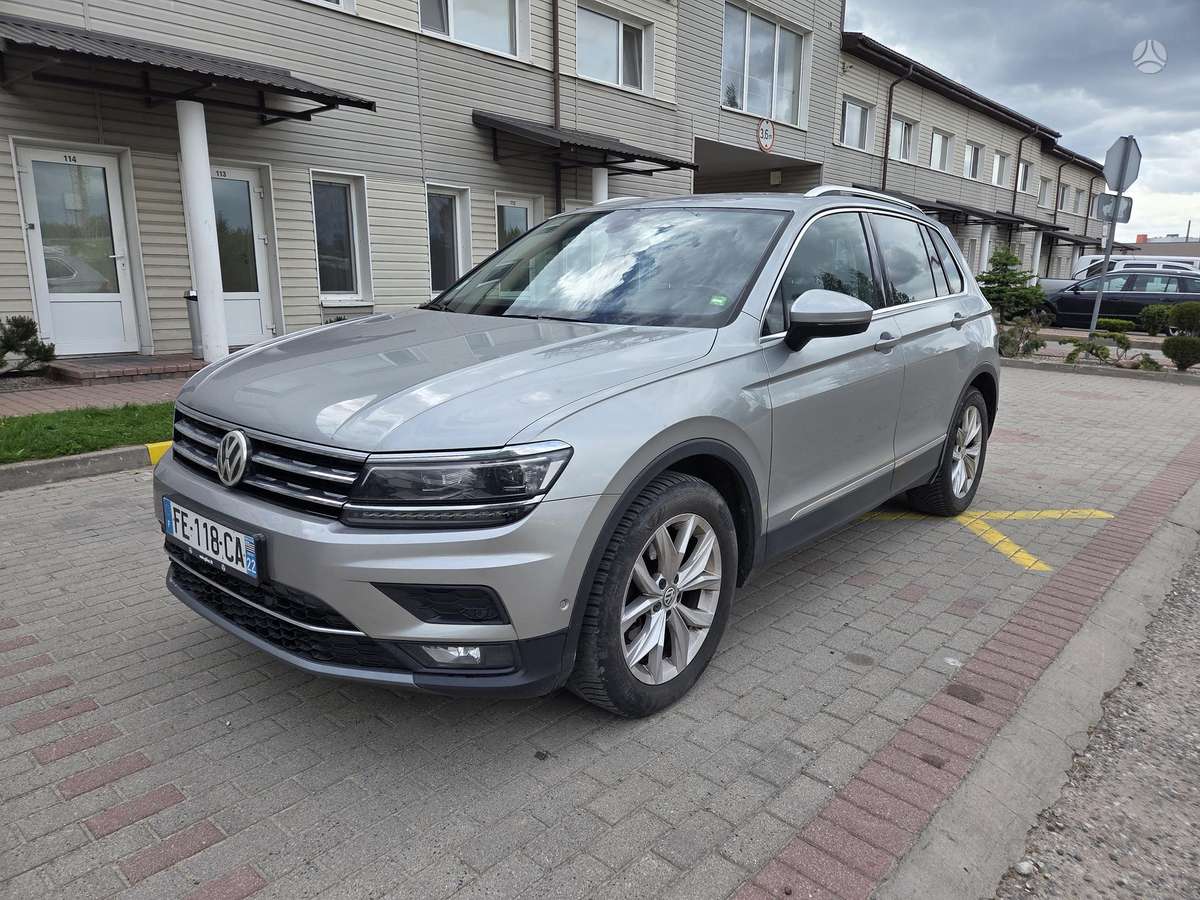 Volkswagen Tiguan - 1