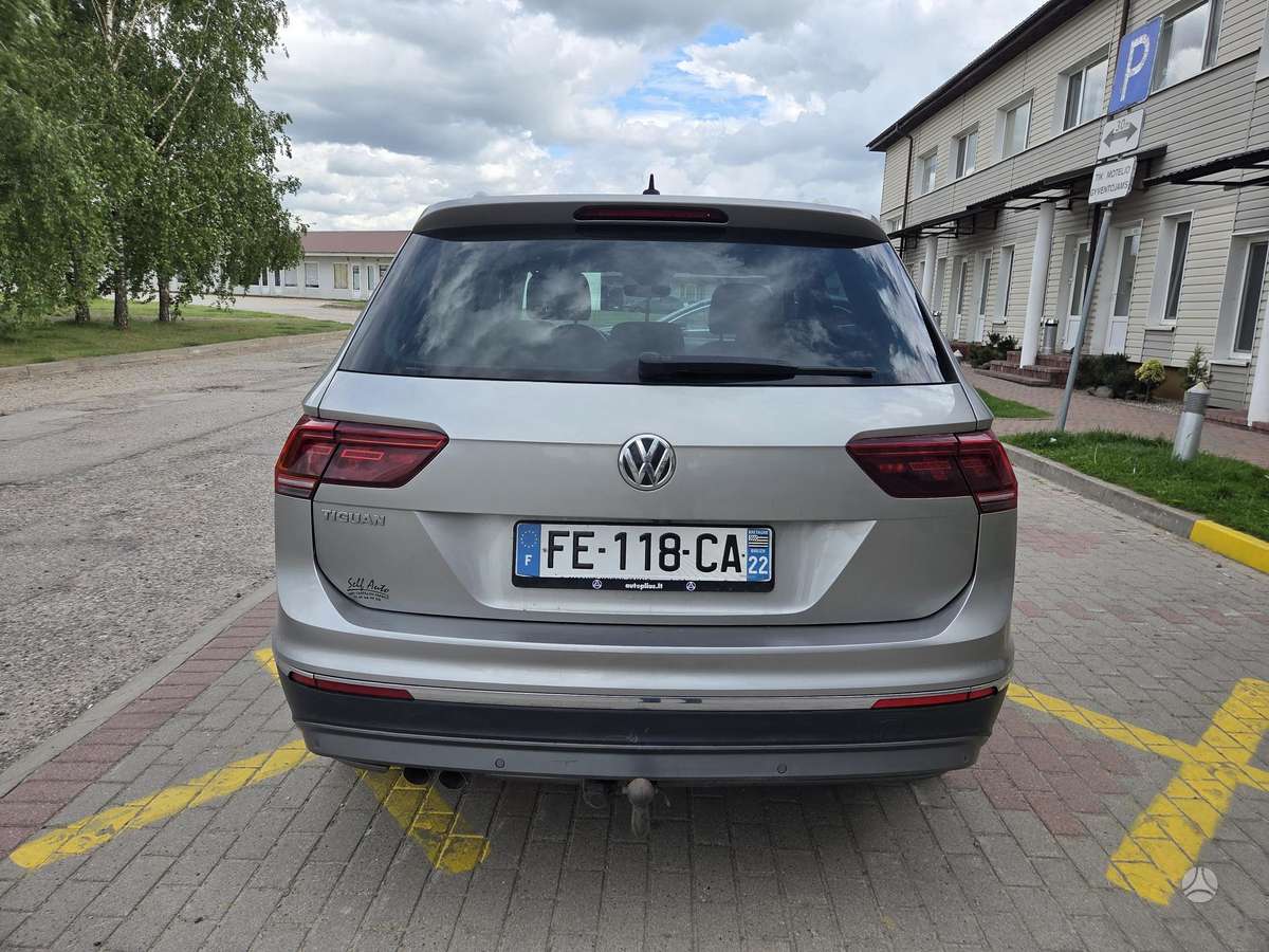 Volkswagen Tiguan - 5