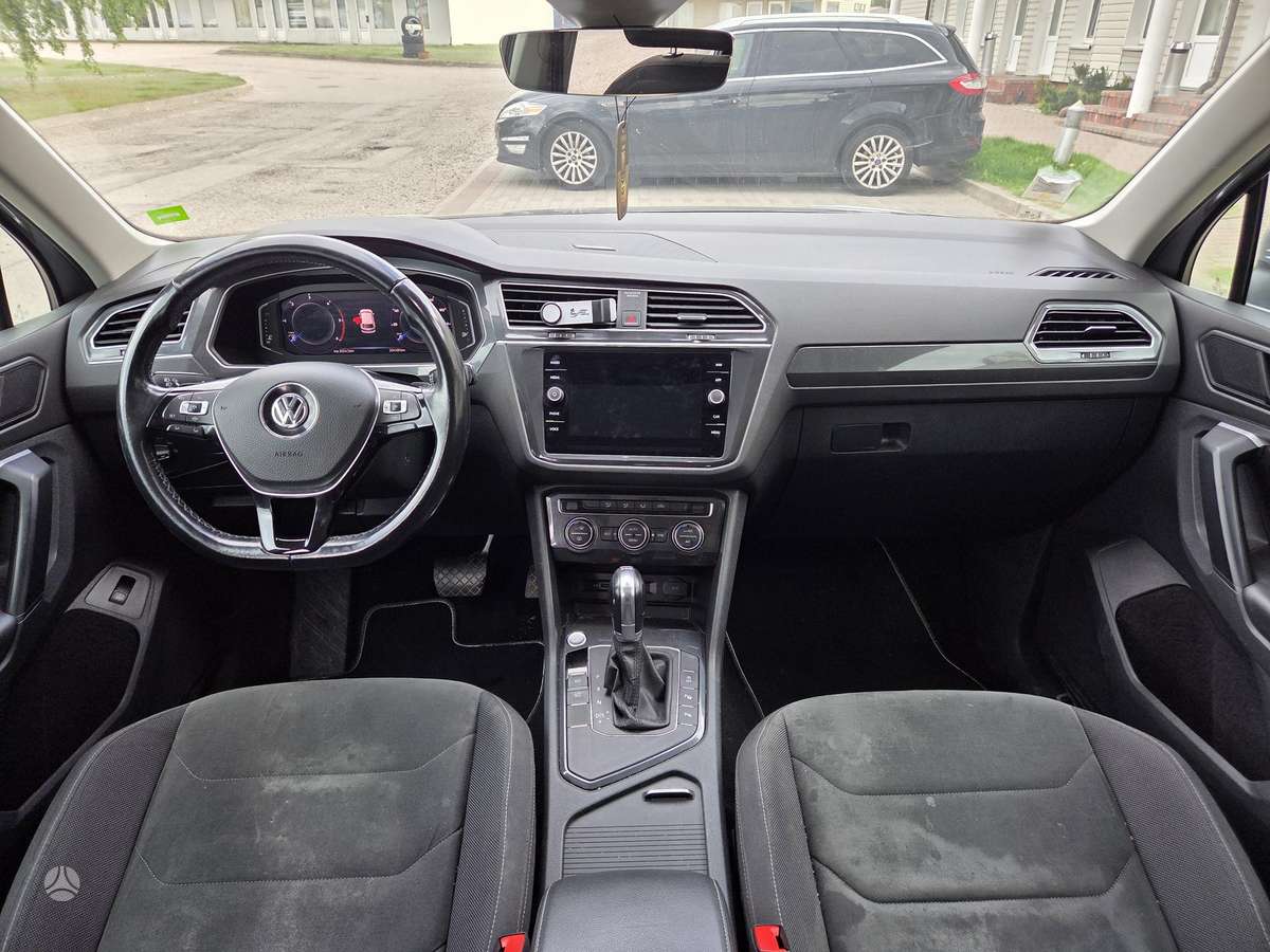Volkswagen Tiguan - 11