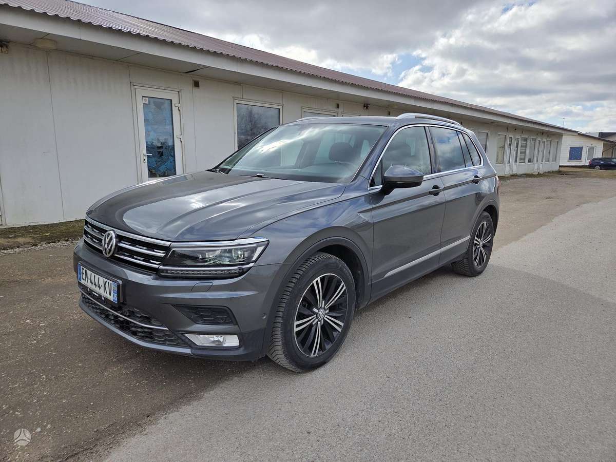 Volkswagen Tiguan - 1