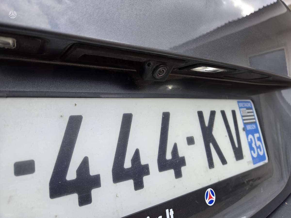 Volkswagen Tiguan - 8