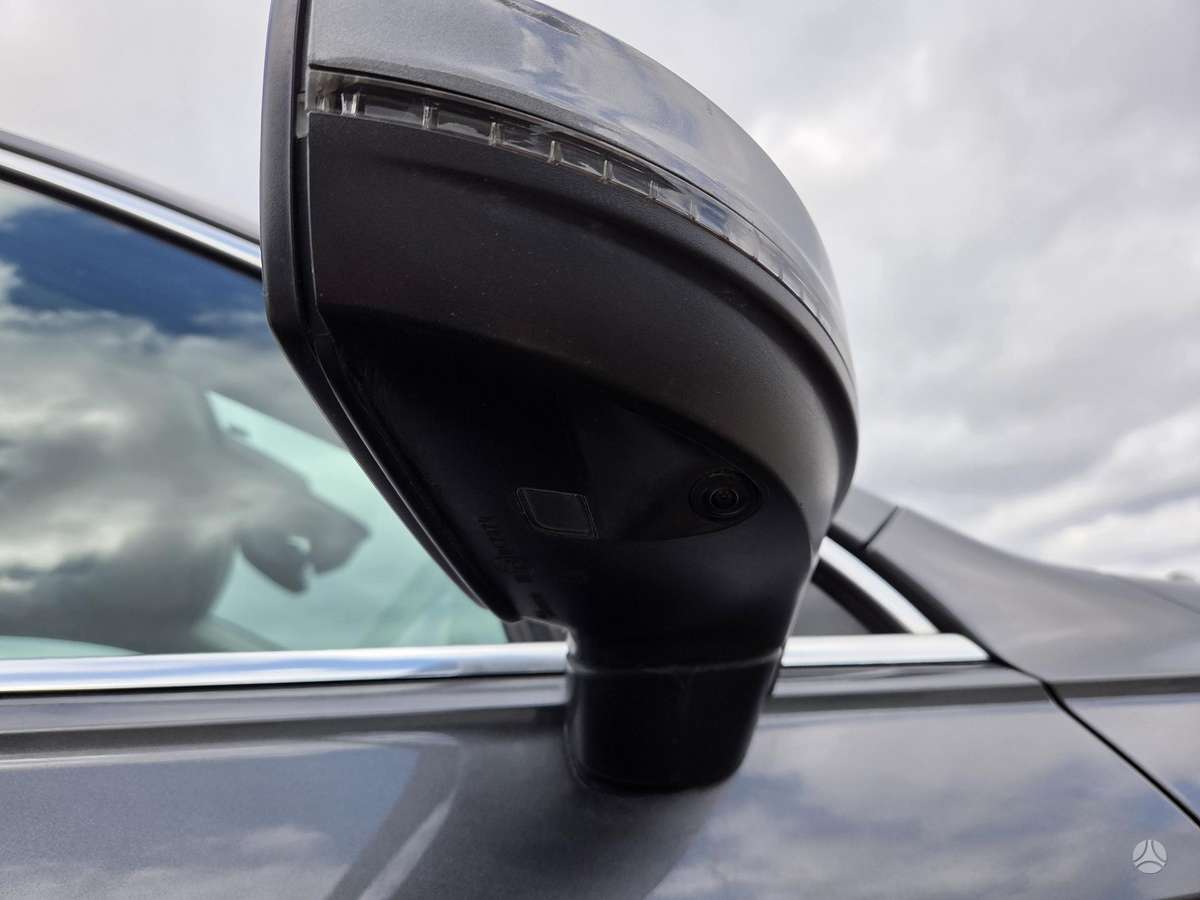 Volkswagen Tiguan - 11