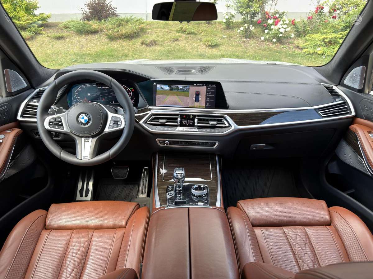 BMW X7, off-road / crossover