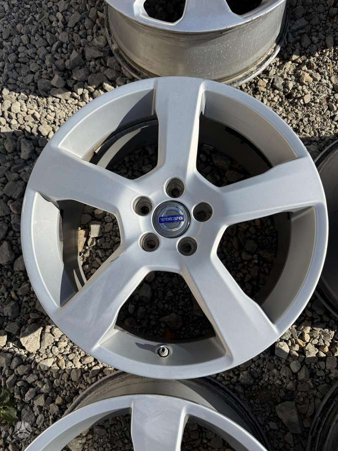 Volvo, lengvojo lydinio, R18