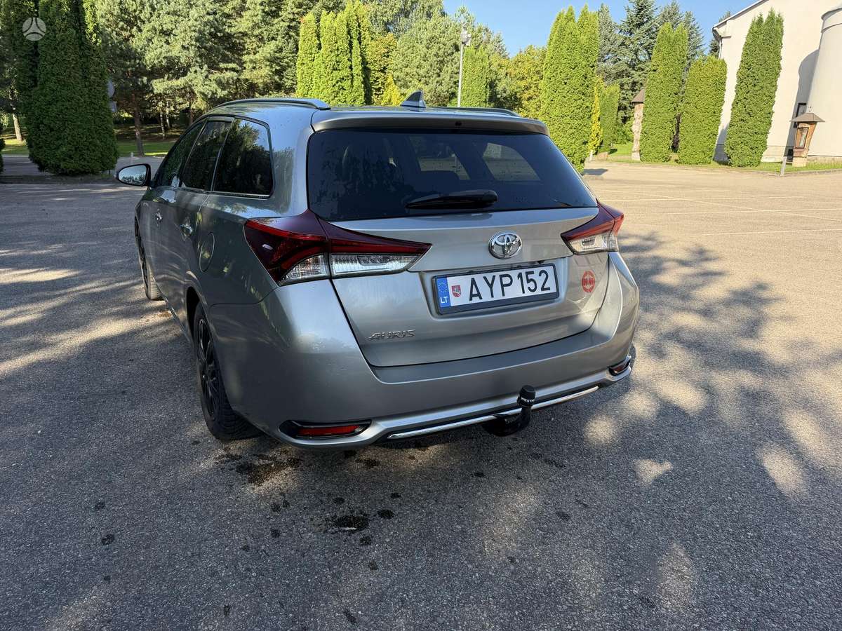 Toyota Auris, 1.6 l., Универсал