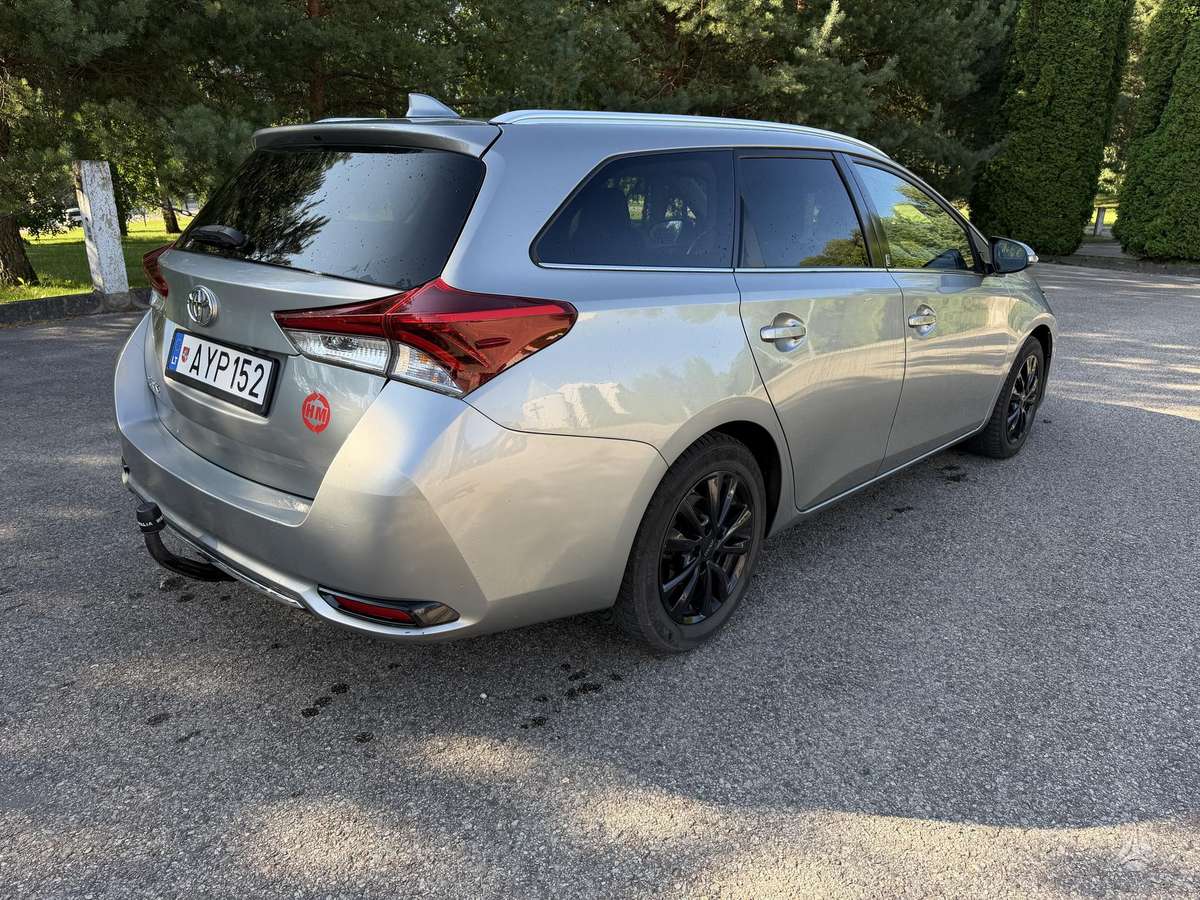 Toyota Auris, 1.6 l., Универсал