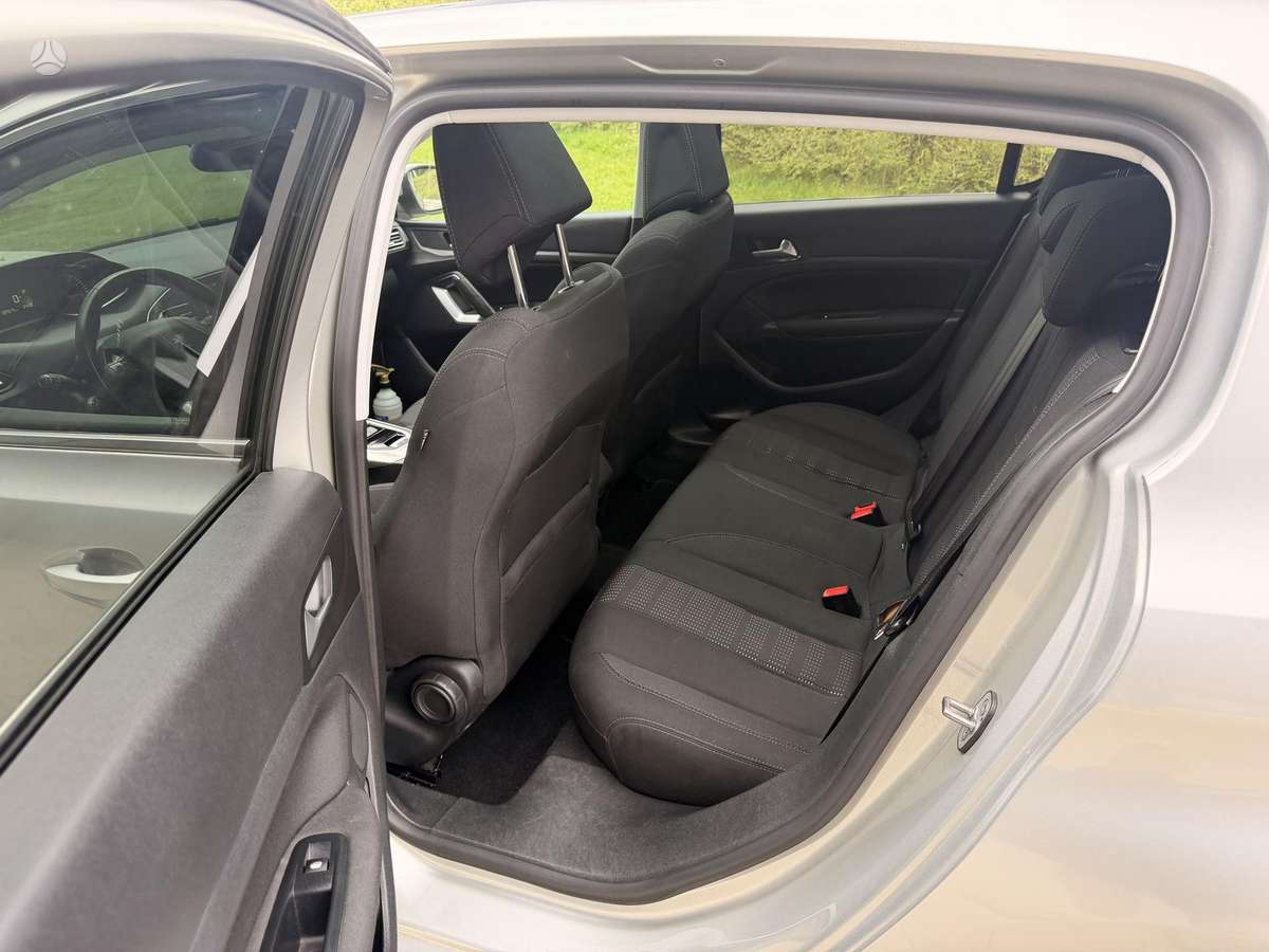 Peugeot 308, 1.2 l., hatchback
