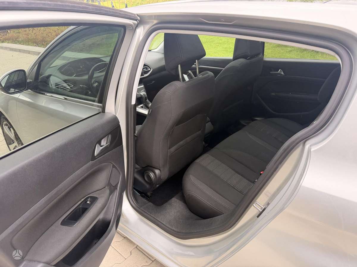 Peugeot 308, 1.2 l., hatchback