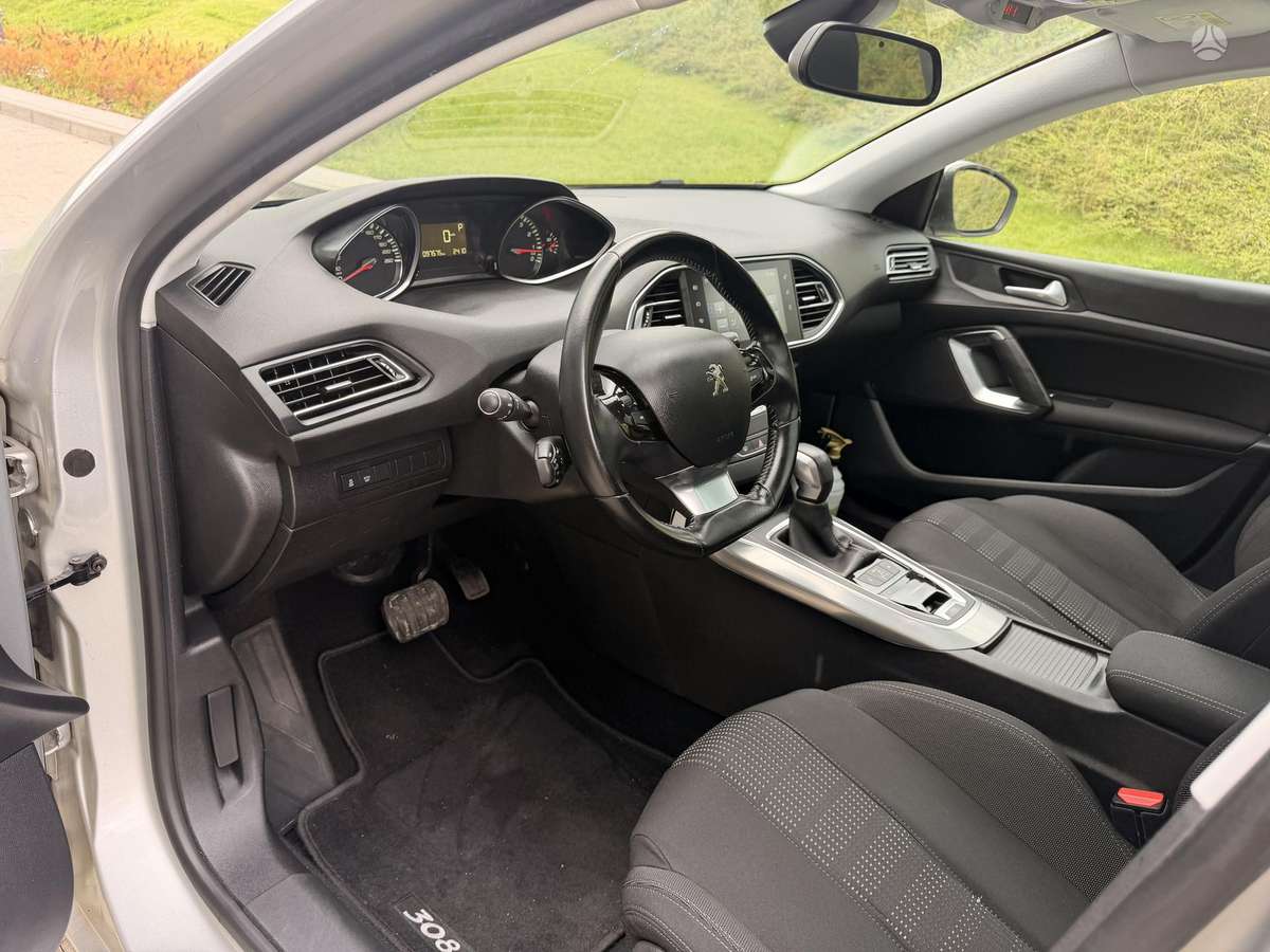 Peugeot 308, 1.2 l., hatchback