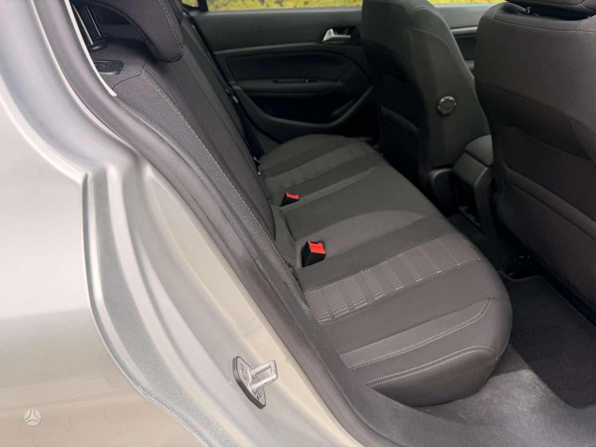 Peugeot 308, 1.2 l., hatchback