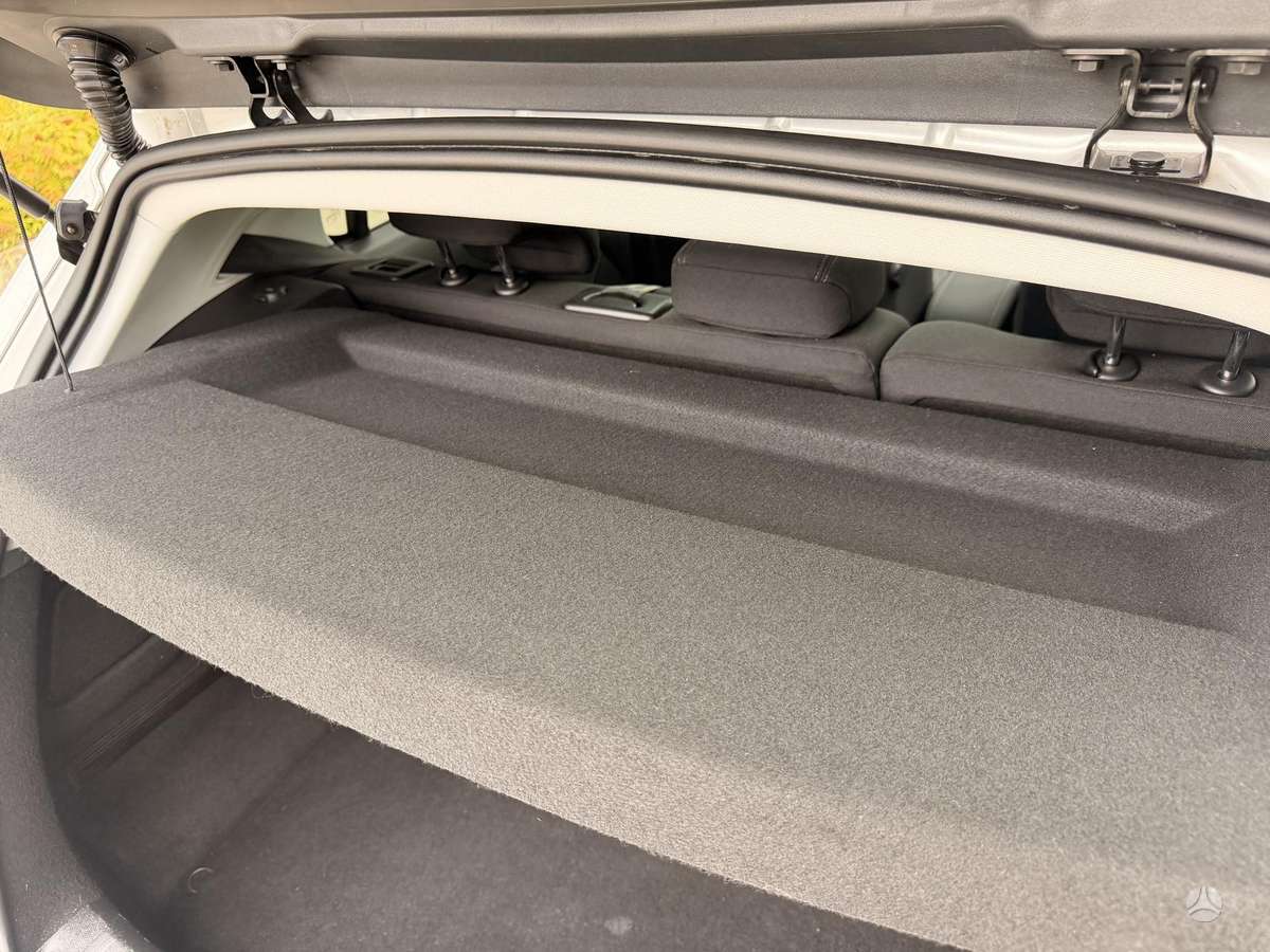 Peugeot 308, 1.2 l., hatchback