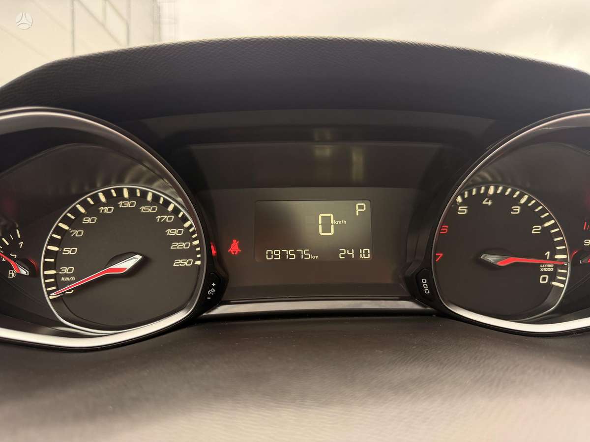Peugeot 308, 1.2 l., hatchback