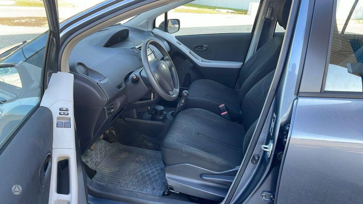Toyota Yaris - 10